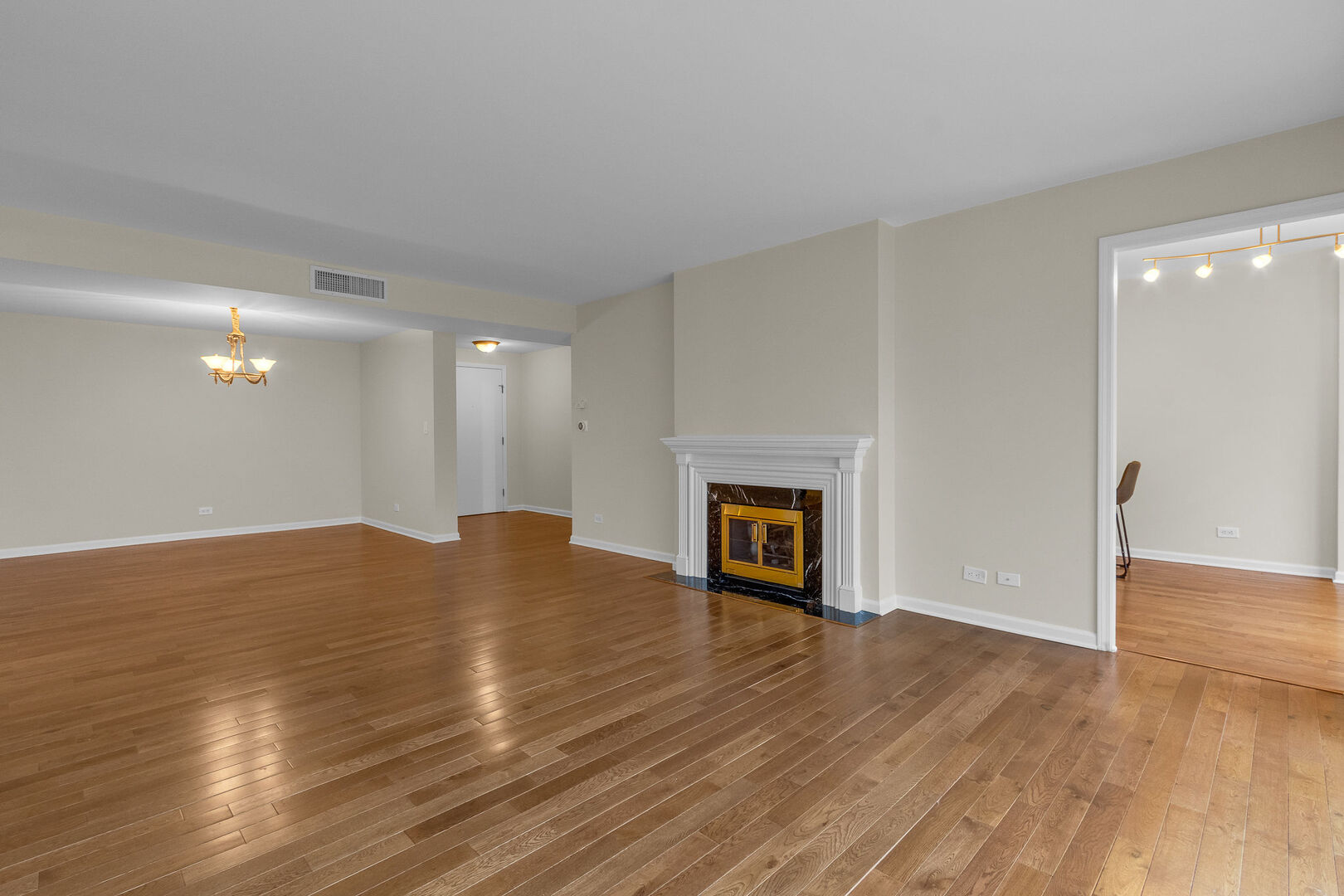 22 Park Lane, Unit 404 Park Ridge, IL 60068 - Photo 7 of 29 Gallery Image 7