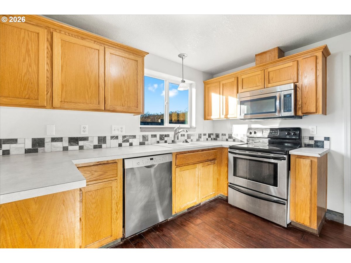 1086 Southwest Ivory Loop Gresham, OR 97080 - Photo 11 of 38 Gallery Image 11