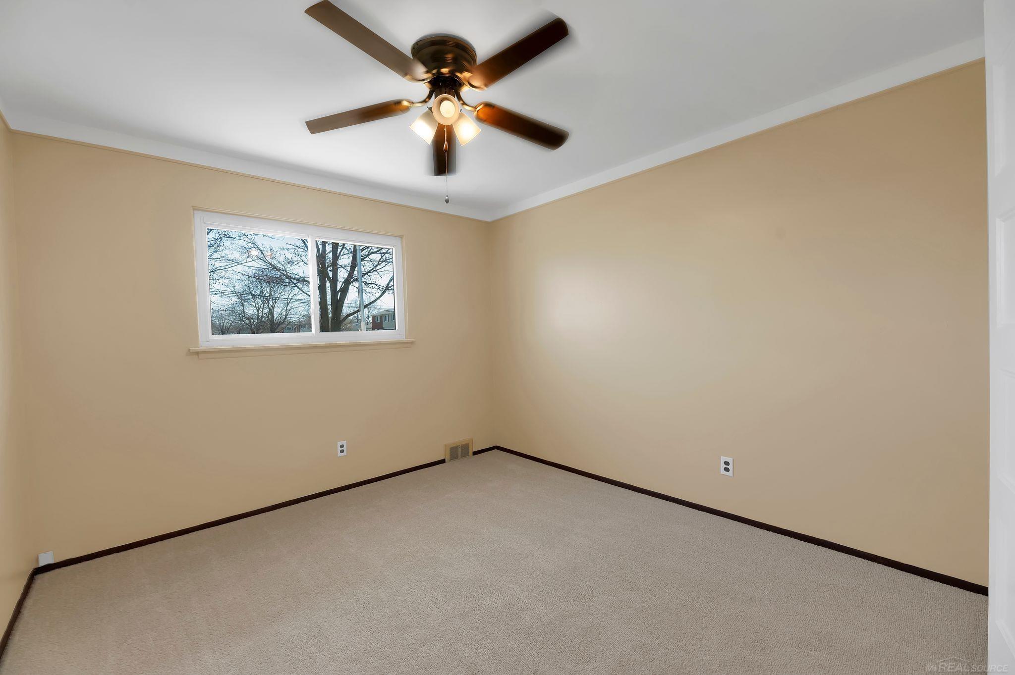 35581 Kelly Road Clinton Township, MI 48035 - Photo 12 of 27 50138357-63357fca-bbad-4b7a-bb99-10c16ef4a94d.JPG