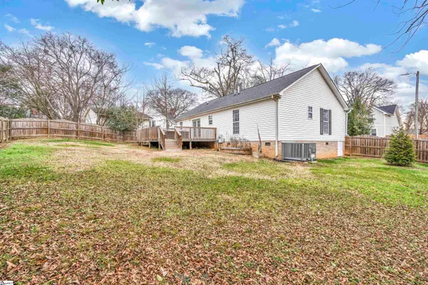$2,100 | 6 Mary Street, Greenville, SC 29611