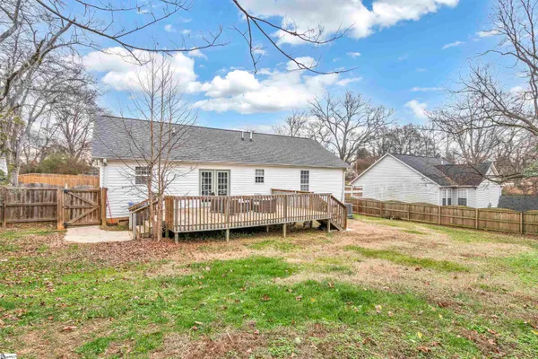 $2,100 | 6 Mary Street, Greenville, SC 29611