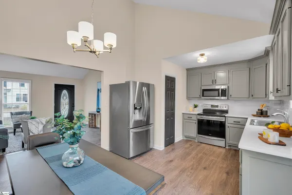 $2,100 | 6 Mary Street, Greenville, SC 29611