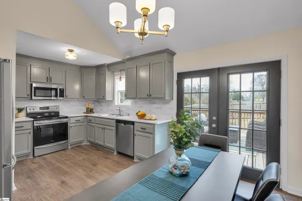 $2,100 | 6 Mary Street, Greenville, SC 29611