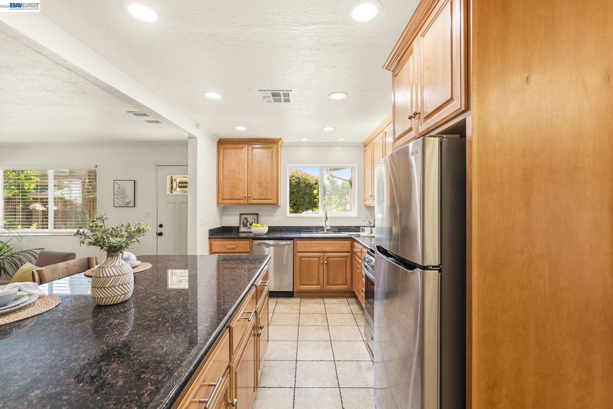 38 Kings Court Bay Point, CA 94565 - Photo 12 of 60