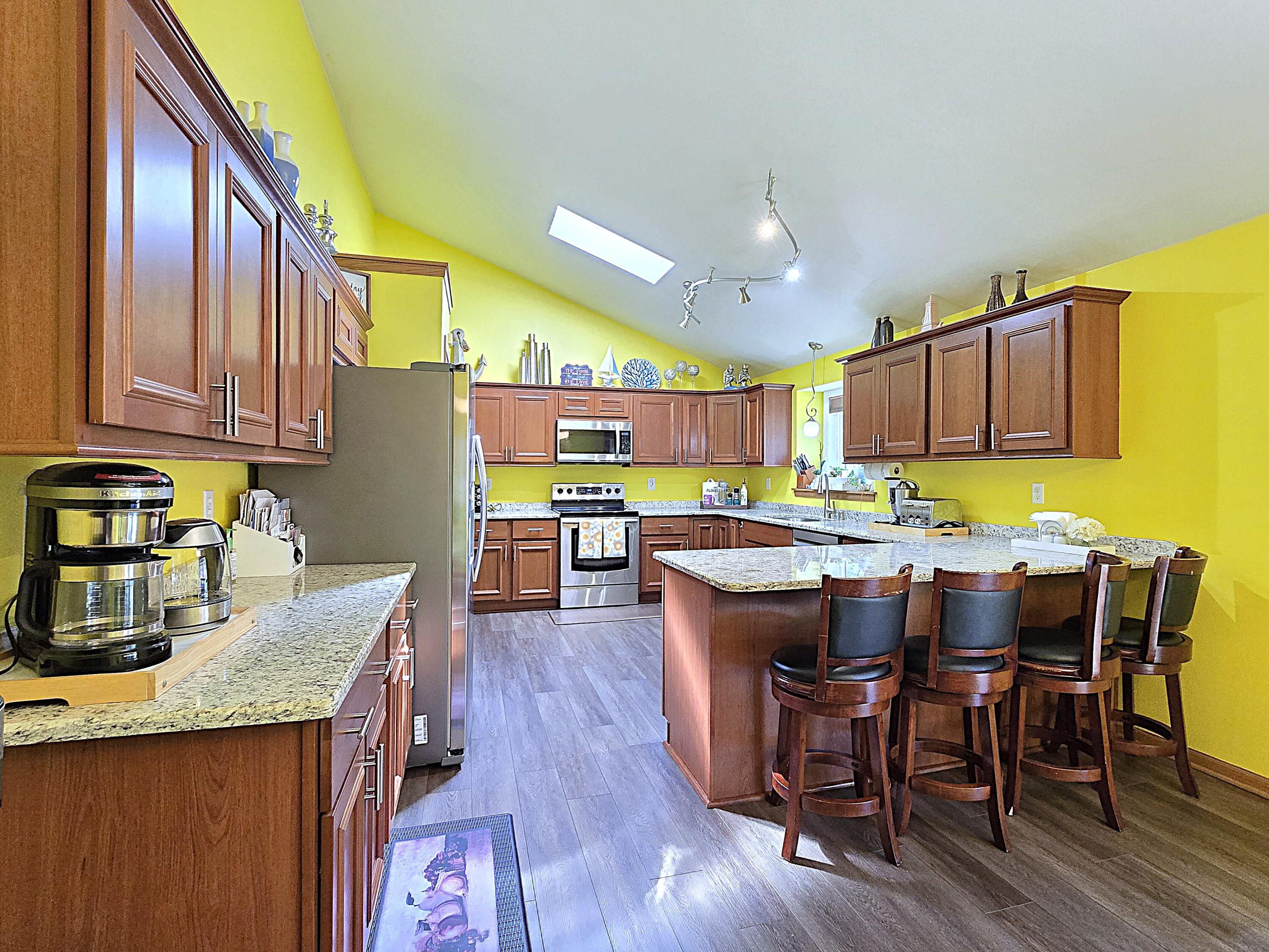 9201 West County Line Road Milwaukee, WI 53224 - Photo 8 of 54 Kitchen