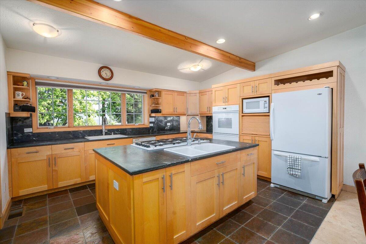 19649 Cove Road Montgomery Creek, CA 96065 - Photo 18 of 62 16