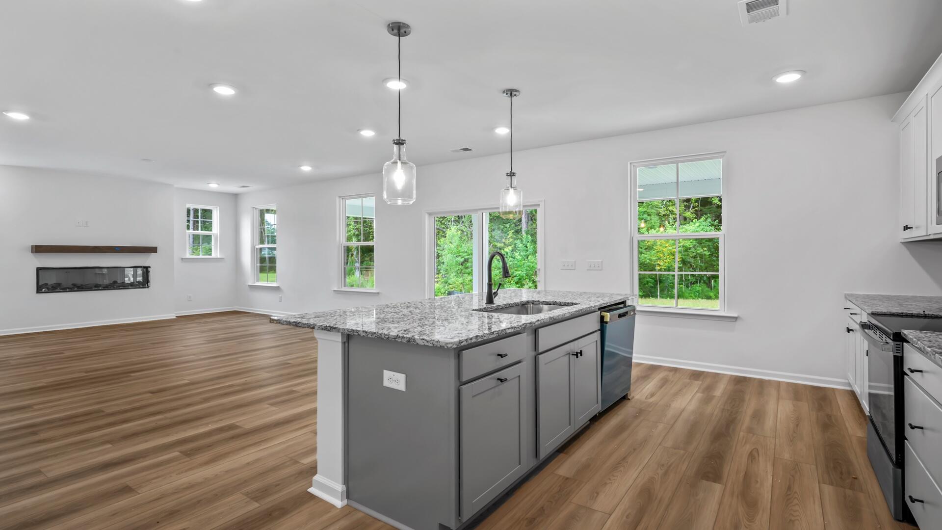 470 Cadbury Loop Summerville, SC 29486 - Photo 6 of 24 Kitchen