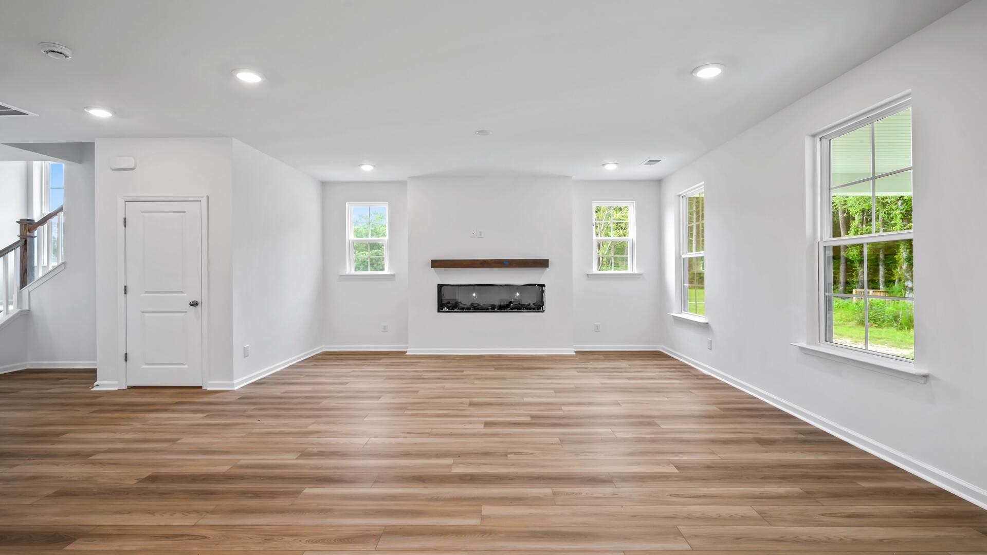 470 Cadbury Loop Summerville, SC 29486 - Photo 8 of 24 Living Room
