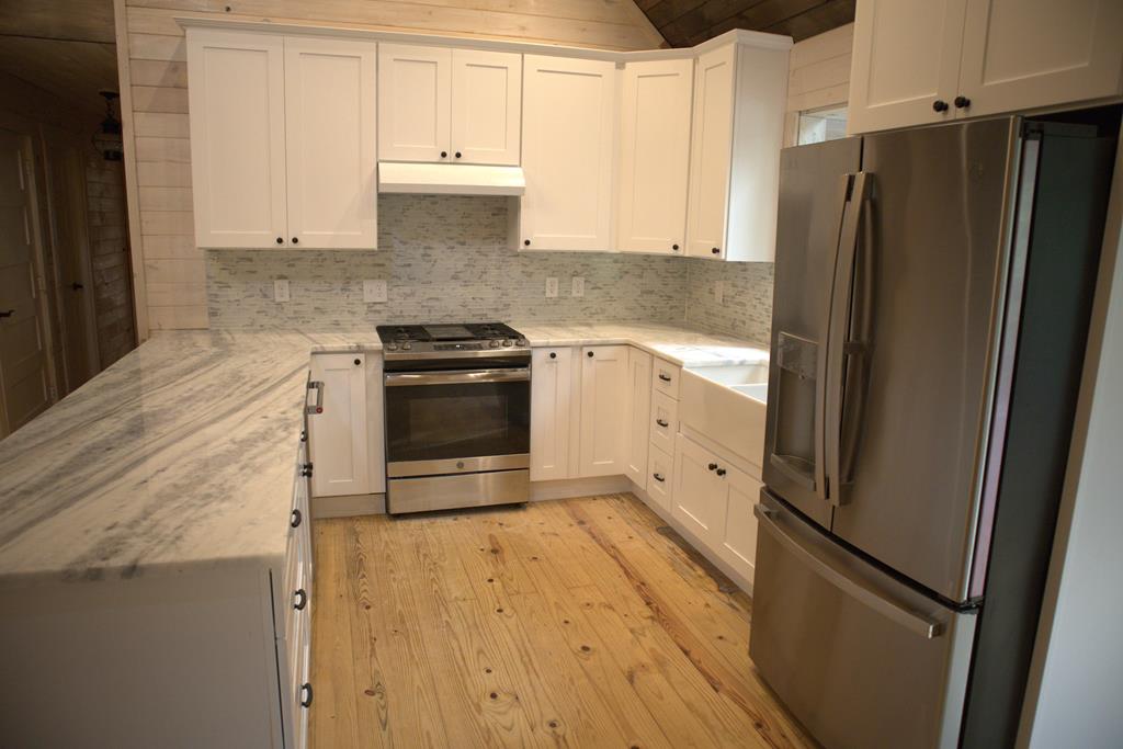 8249 Boardtown Road Ellijay, GA 30540 - Photo 18 of 71 Kitchen and dining room