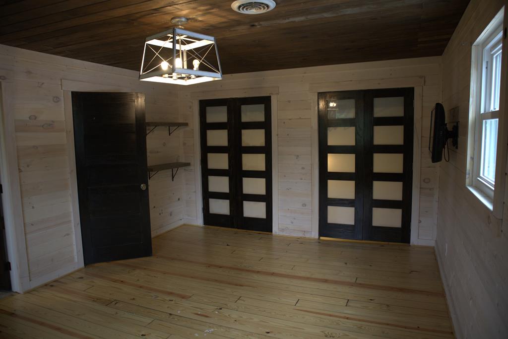 8249 Boardtown Road Ellijay, GA 30540 - Photo 33 of 71 Up bath