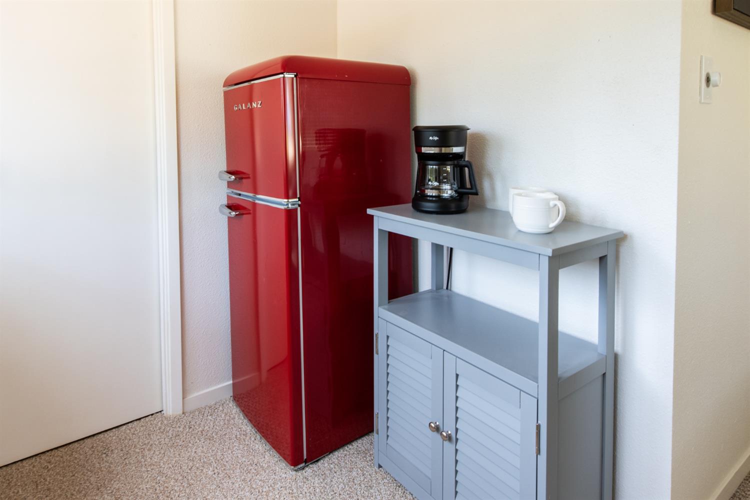 15046 Leiter Way Grass Valley, CA 95949 - Photo 18 of 43 a bathroom with a sink and a mirror