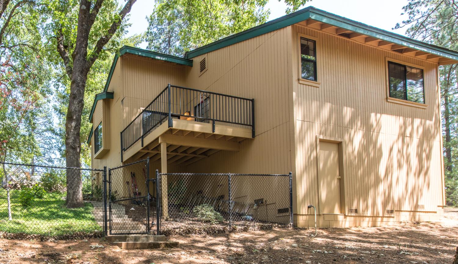 15046 Leiter Way Grass Valley, CA 95949 - Photo 38 of 43 a front view of a house with a yard
