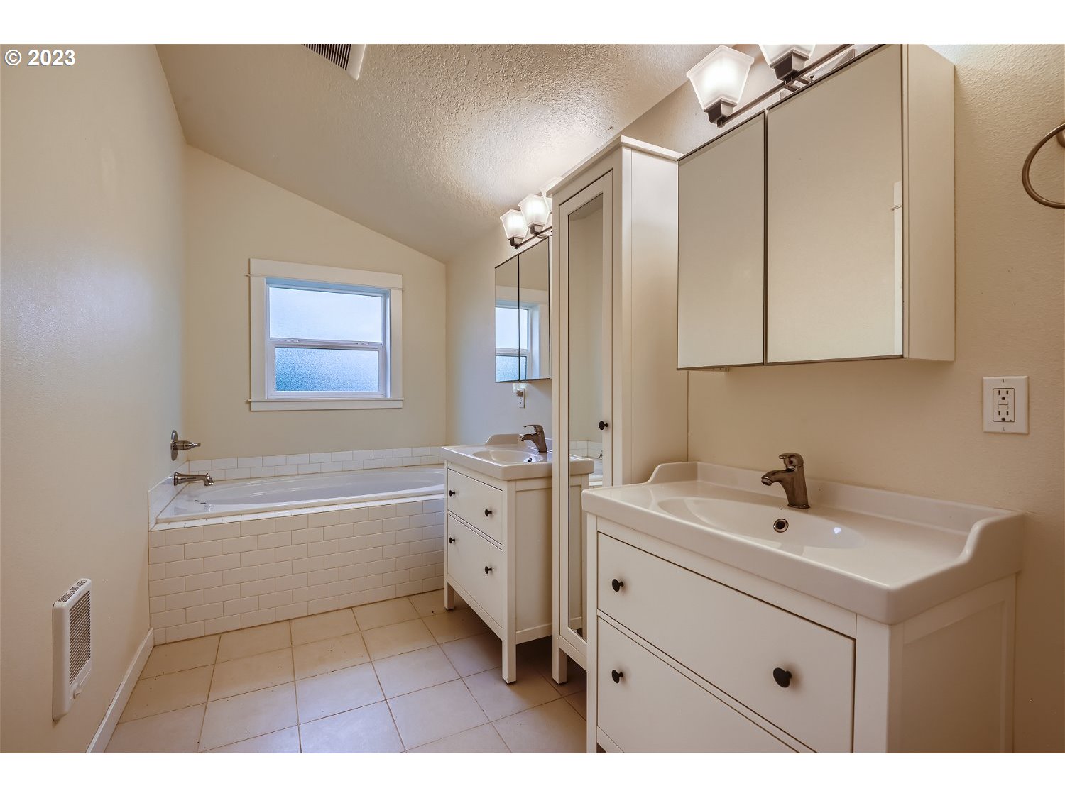9465 Southeast Ridgecrest Court Happy Valley, OR 97086 - Photo 16 of 31 Gallery Image 16