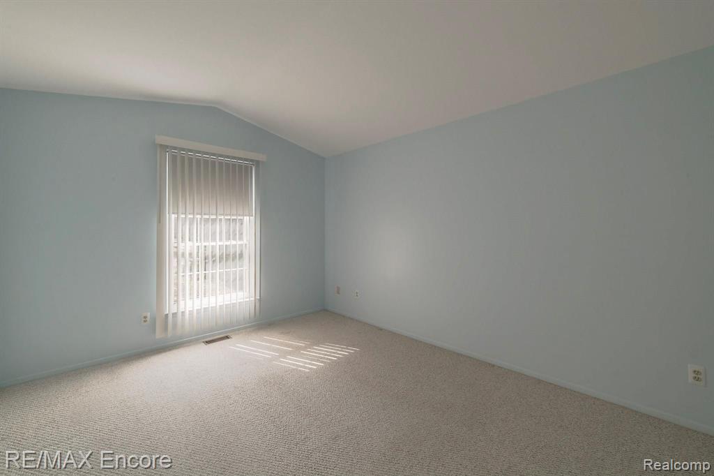 90 Pine Tree Ridge, Unit 4 Waterford, MI 48327 - Photo 10 of 18 Gallery Image 10