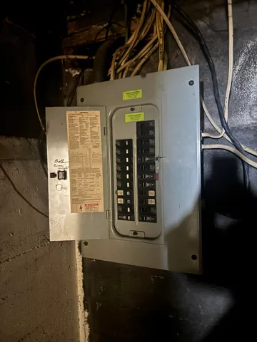 $299,900 | 539 South Clay Street, Green Bay, WI 54301