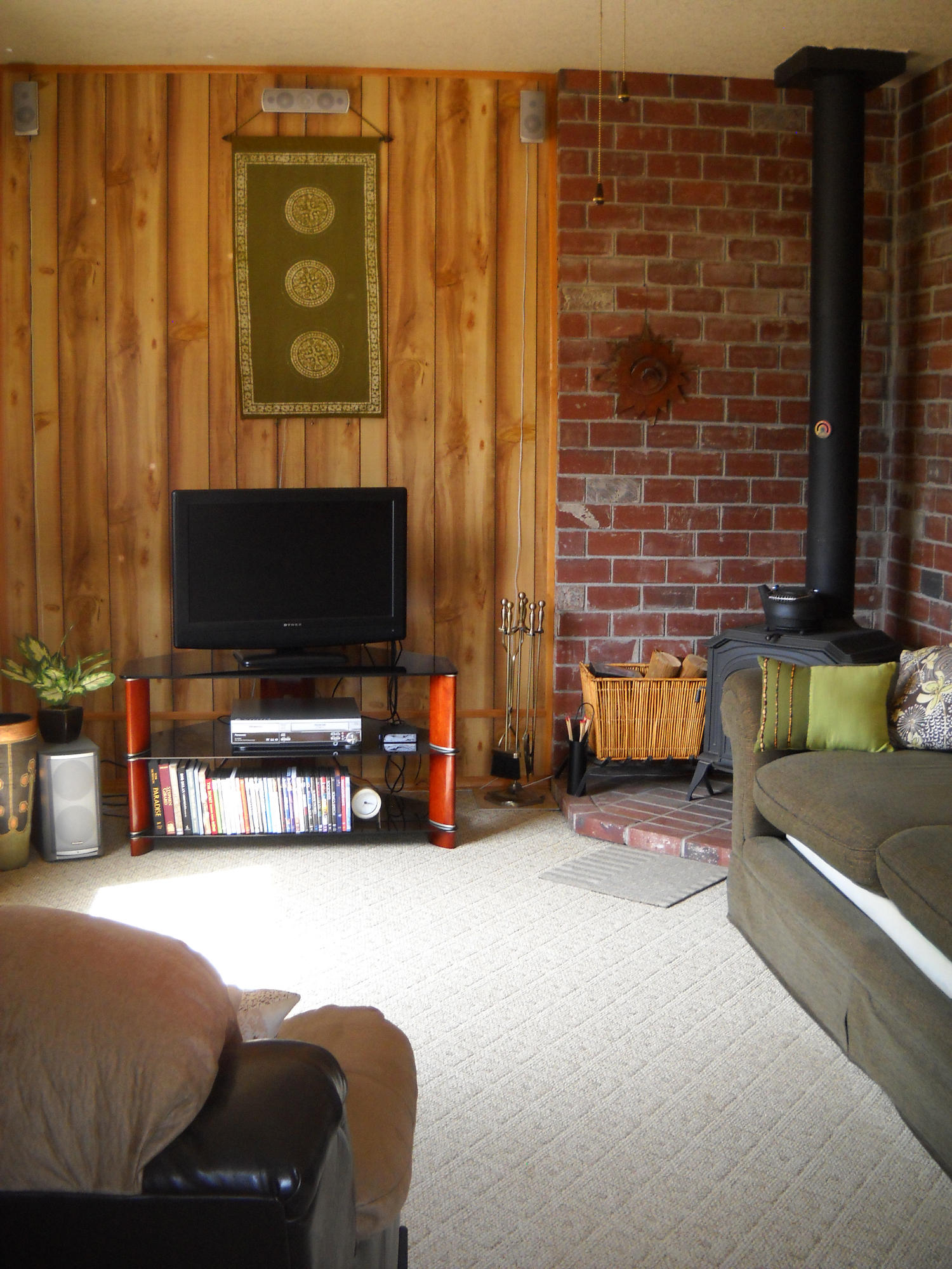 30191 Frisby Road Round Mountain, CA 96084 - Photo 13 of 33 Living room...the other side