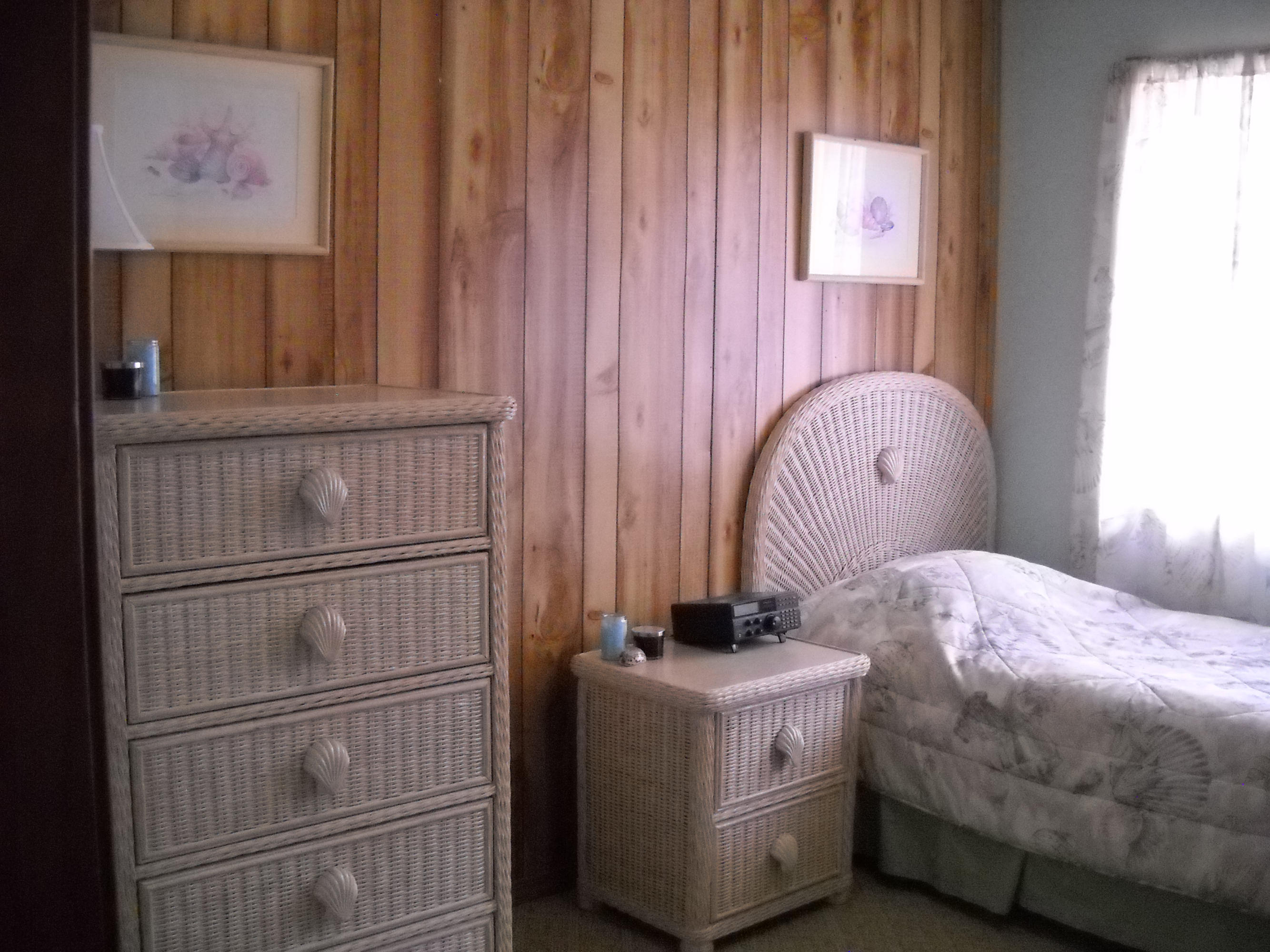 30191 Frisby Road Round Mountain, CA 96084 - Photo 18 of 33 Guest bedroom