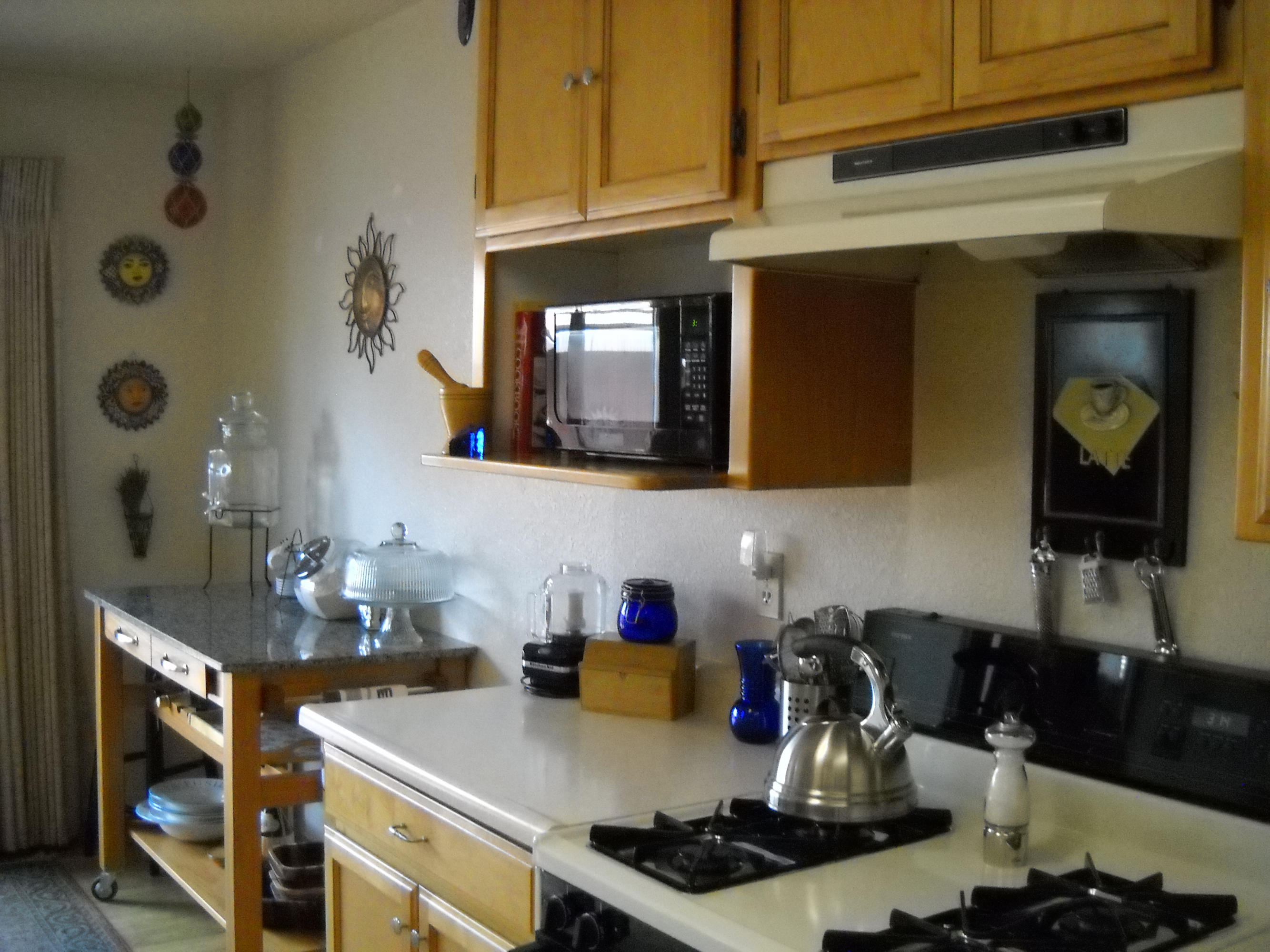 Kitchen, stove