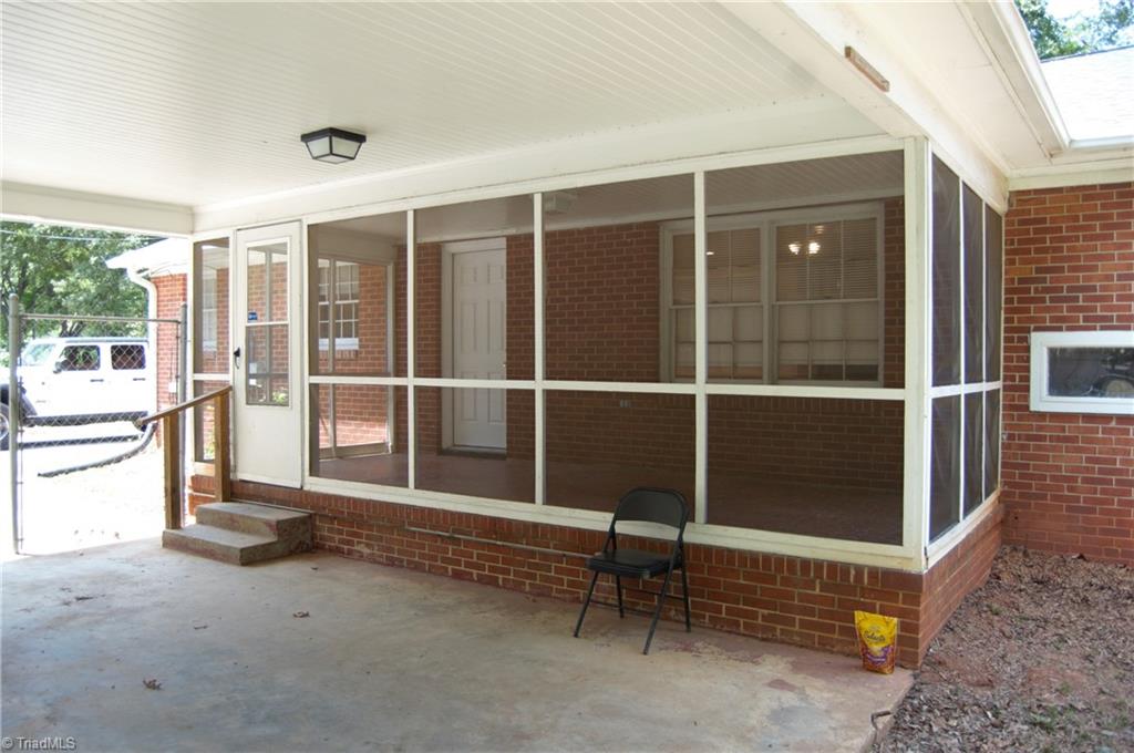 1510 Polo Road Winston-Salem, NC 27106 - Photo 5 of 31