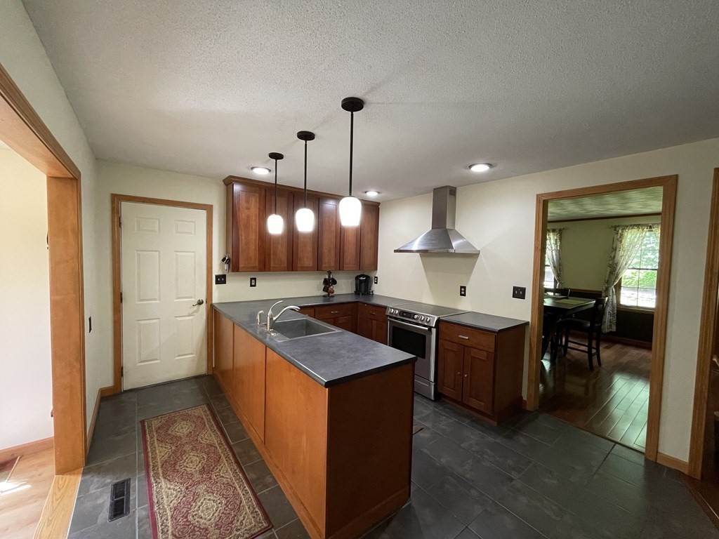 96 Peterson Road Palmer, MA 01069 - Photo 3 of 34 Gallery Image 3