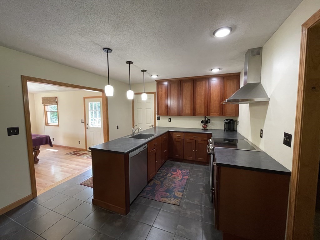 96 Peterson Road Palmer, MA 01069 - Photo 5 of 34 Gallery Image 5
