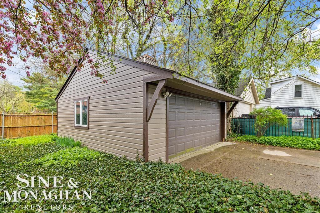 79 Cambridge Road Grosse Pointe, MI 48236 - Photo 39 of 50 50173405-66ff5a50-adcf-4814-98b9-6f6f446eb477.JPG