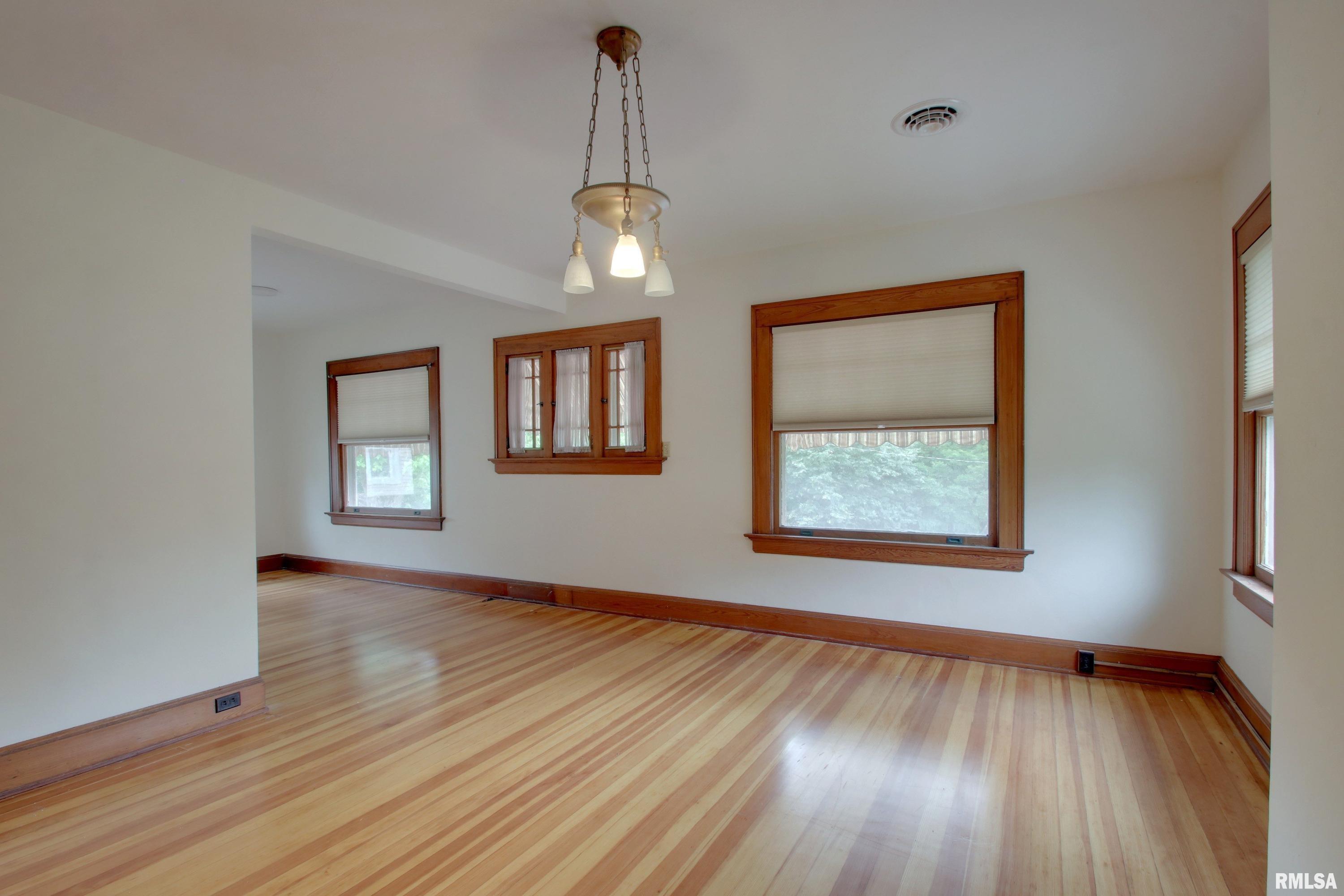 215 South 16th Street Quincy, IL 62301 - Photo 14 of 20