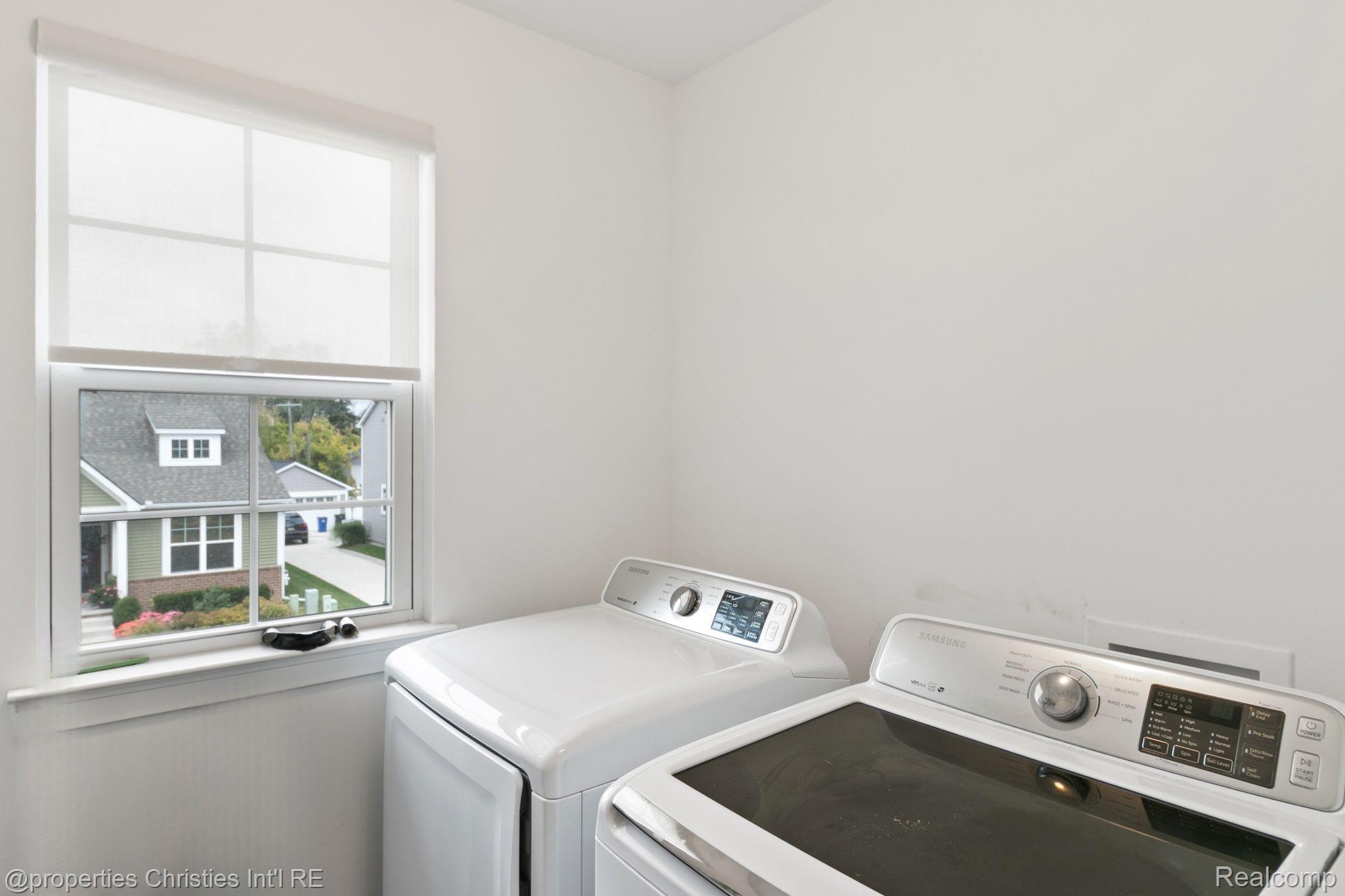 2561 Massoit Road Royal Oak, MI 48073 - Photo 28 of 34 Upper level laundry