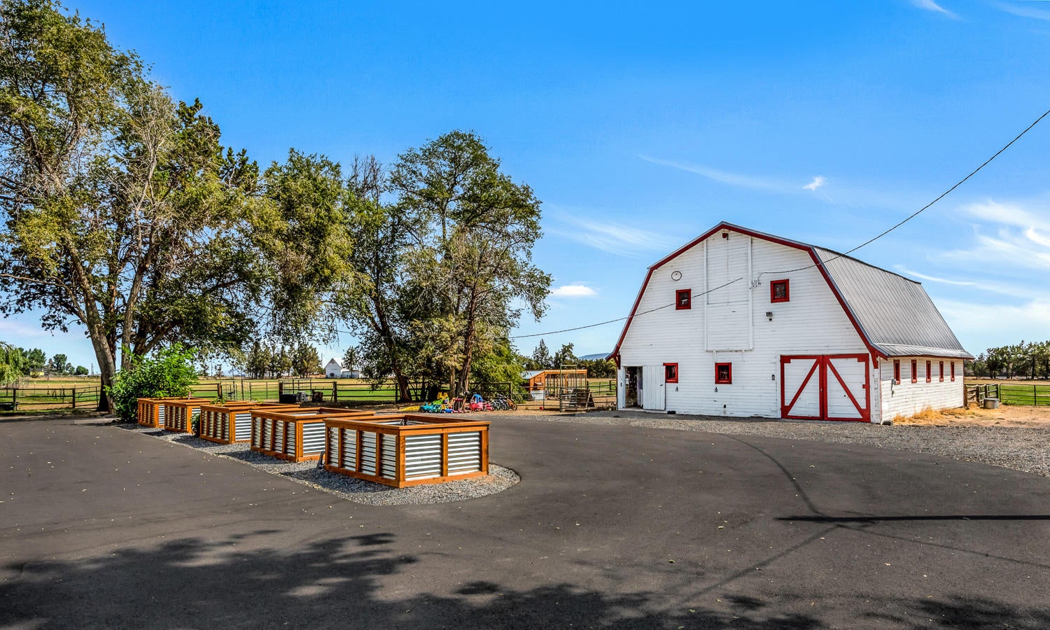 22370 Erickson Road Bend, OR 97701 - Photo 38 of 49 38