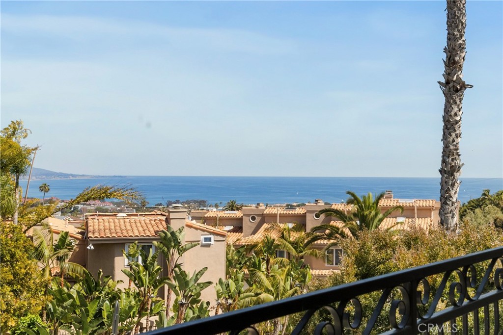 33695 Street Of The Blue Lantern