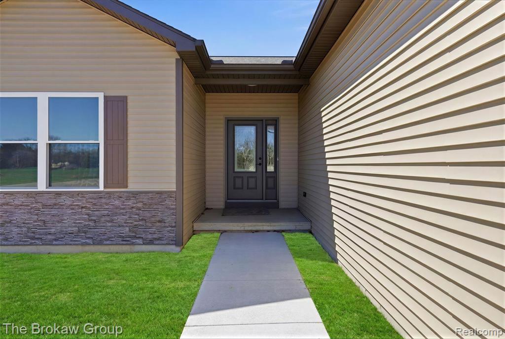 3365 Meadow Ridge Court Davison, MI 48423 - Photo 3 of 46