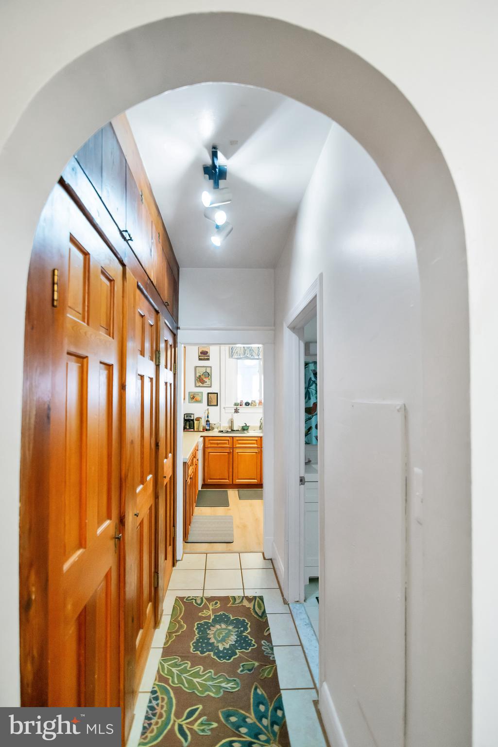 6328 Frederick Road Baltimore, MD 21228 - Photo 16 of 64