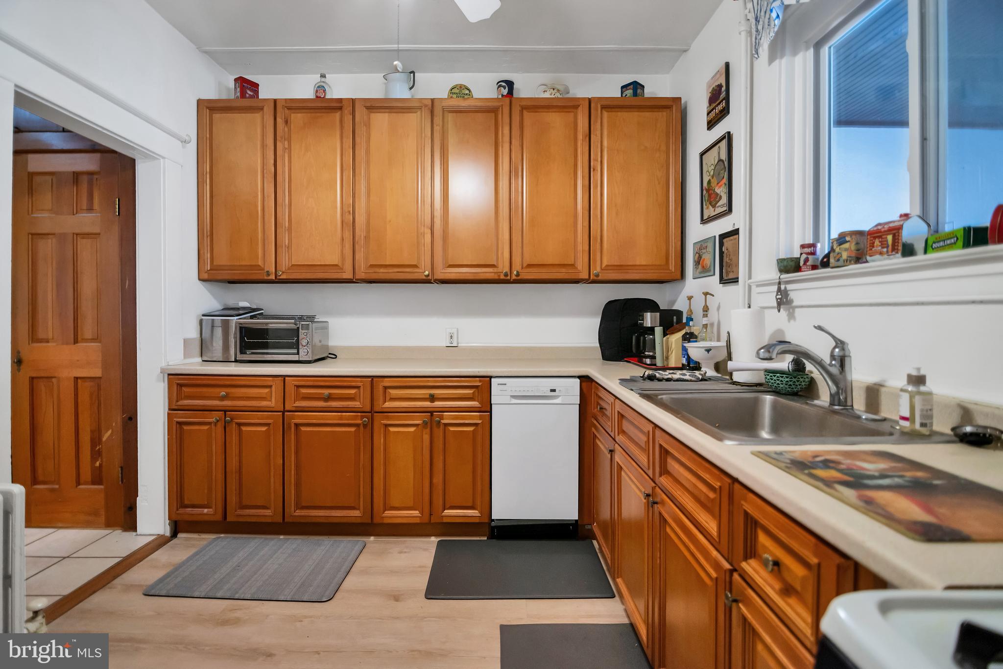 6328 Frederick Road Baltimore, MD 21228 - Photo 4 of 64