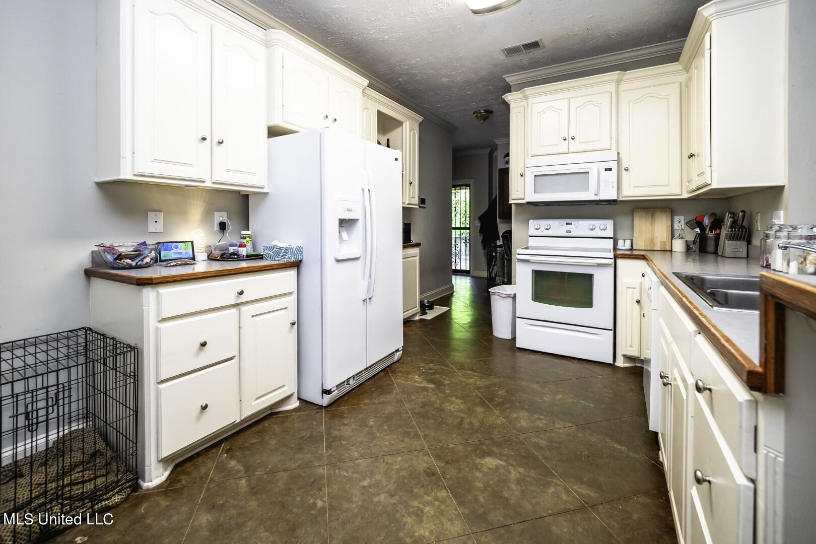513 McCluer Road Jackson, MS 39212 - Photo 12 of 23 P5010012