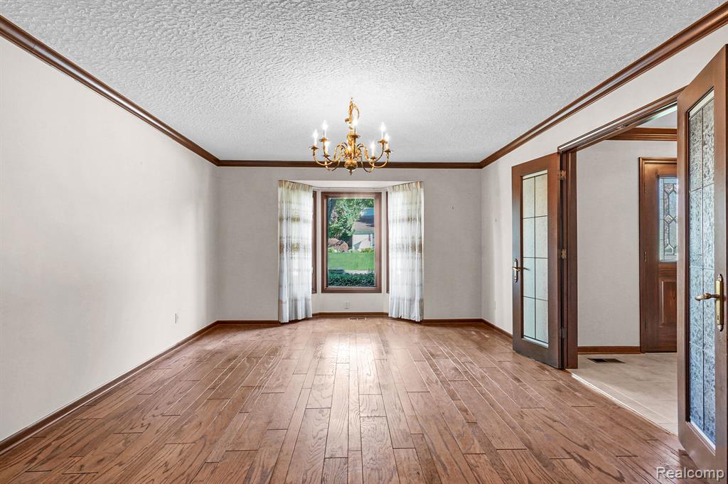 2455 Munster Road Rochester Hills, MI 48309 - Photo 6 of 36