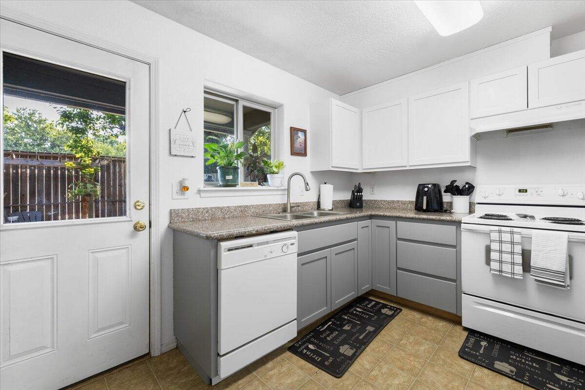 450 Midway Road, Unit 40 Medford, OR 97501 - Photo 7 of 27 07_450_Midway_40