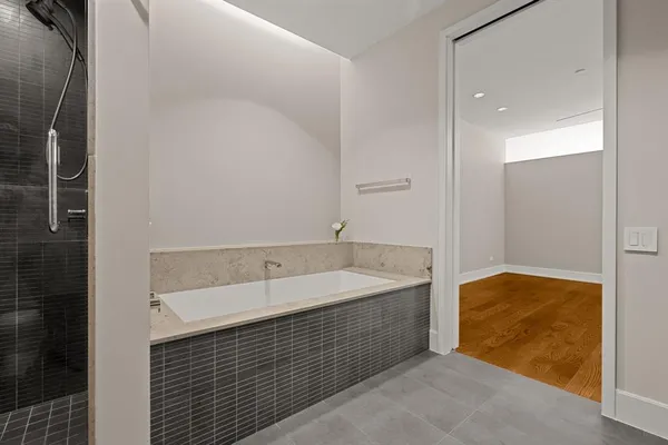 $3,500 | 2408 Victory Park Lane, Unit 1131, Dallas, TX 75219