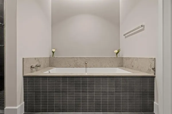 $3,500 | 2408 Victory Park Lane, Unit 1131, Dallas, TX 75219