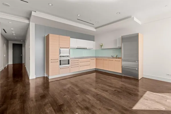 $3,500 | 2408 Victory Park Lane, Unit 1131, Dallas, TX 75219