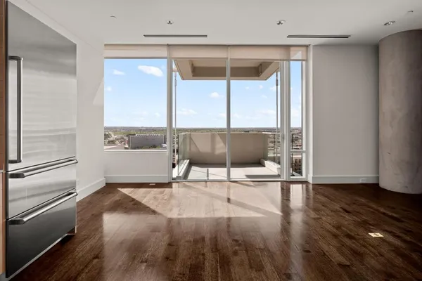 $3,500 | 2408 Victory Park Lane, Unit 1131, Dallas, TX 75219