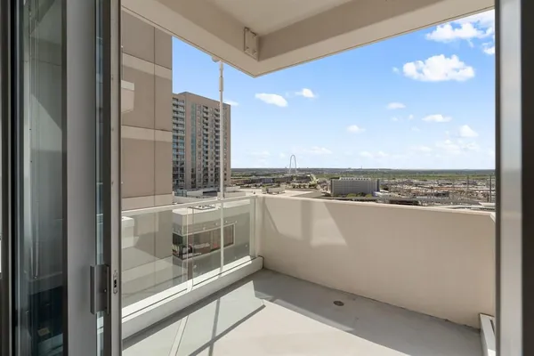$3,500 | 2408 Victory Park Lane, Unit 1131, Dallas, TX 75219