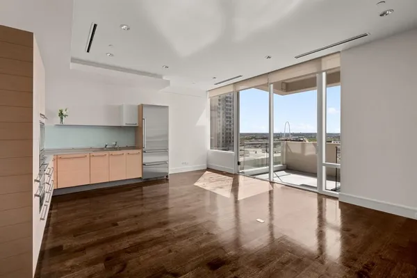 $3,500 | 2408 Victory Park Lane, Unit 1131, Dallas, TX 75219