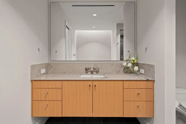 $3,500 | 2408 Victory Park Lane, Unit 1131, Dallas, TX 75219