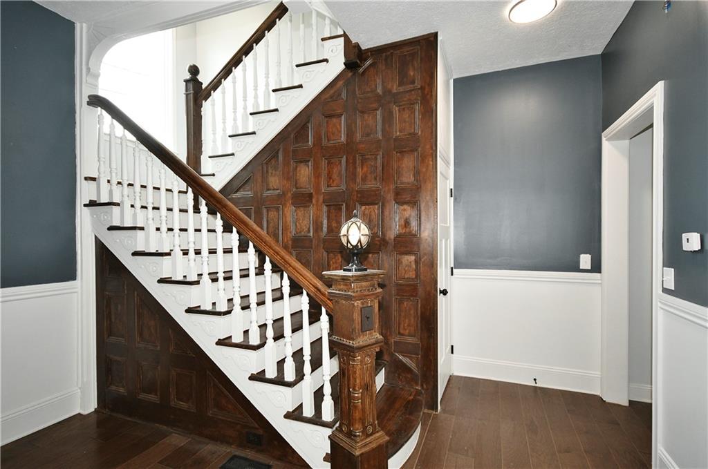 6029 Stanton Avenue Pittsburgh, PA 15206 - Photo 3 of 27 a view of entryway