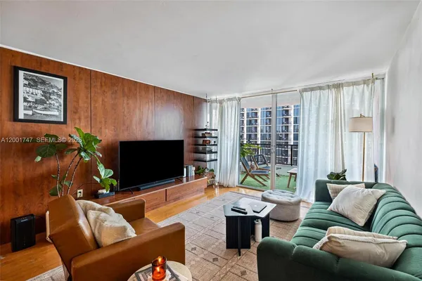 $320,000 | 555 Northeast 15th Street, Unit 26F, Miami, FL 33132