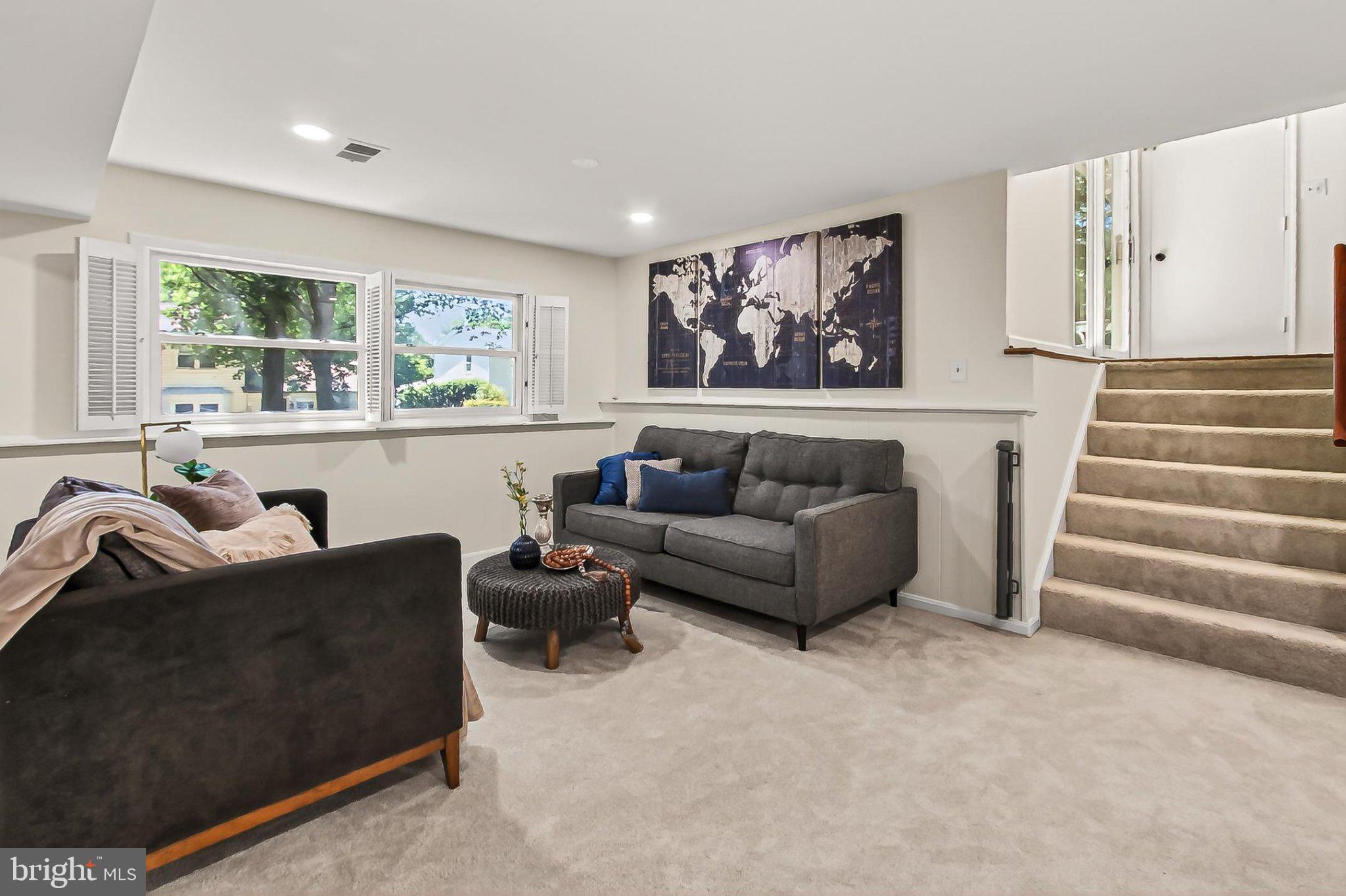 6908 Rochambeau Place Springfield, VA 22153 - Photo 35 of 70 Inviting space with natural light.