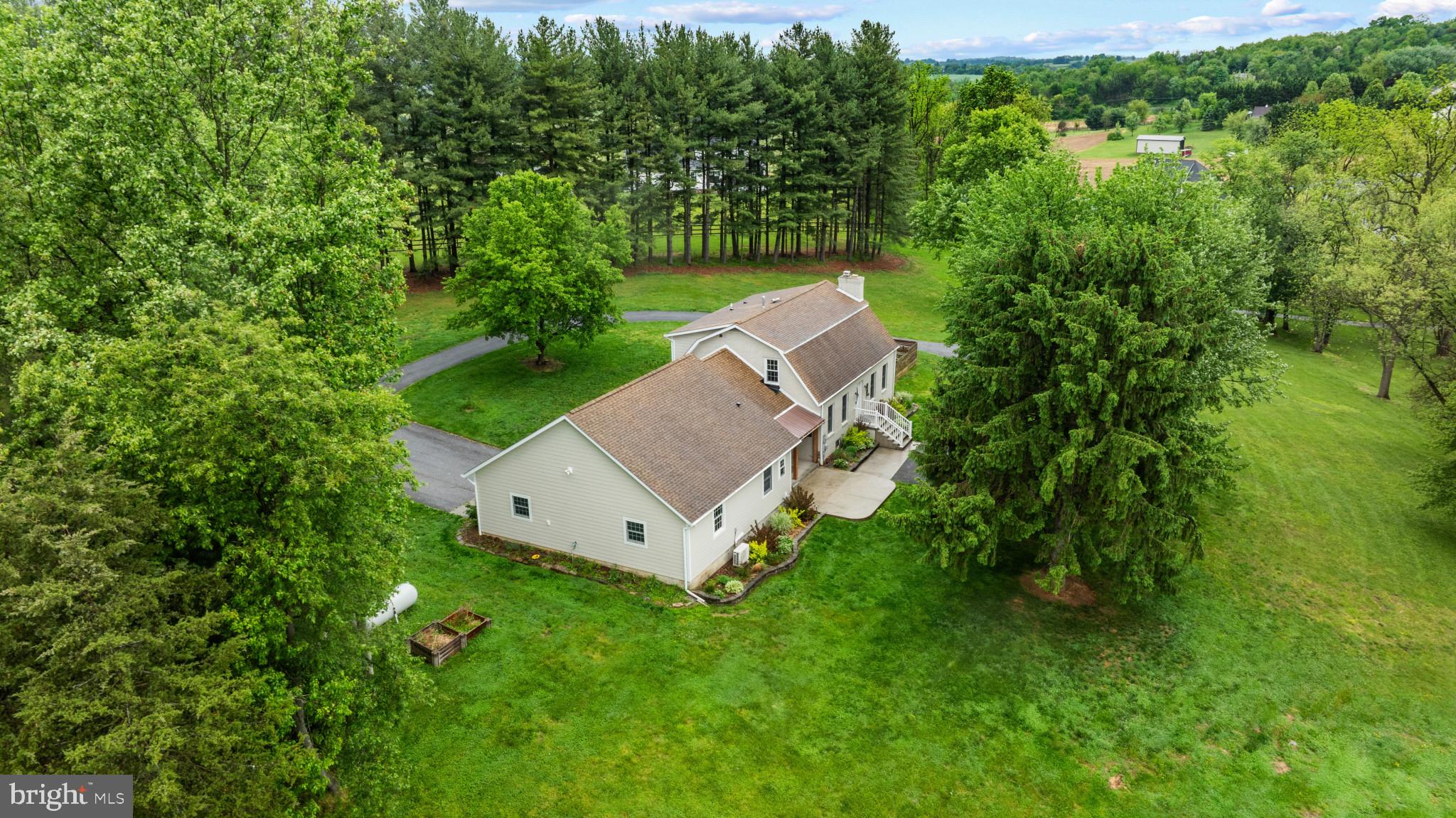 8730 Mapleville Road Mount Airy, MD 21771 - Photo 4 of 91