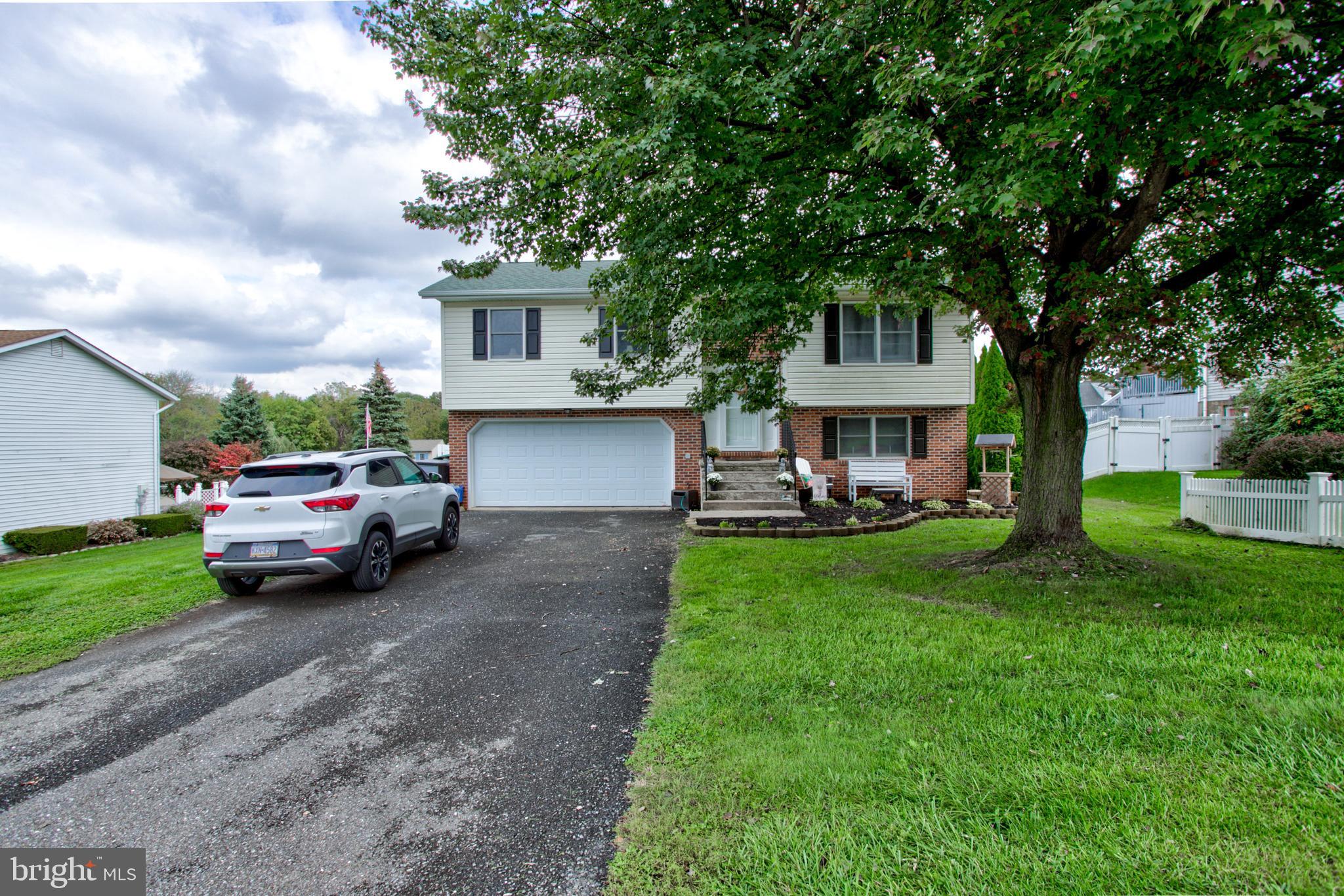 127 Browning Road Lancaster, PA 17602 - Photo 2 of 33 Gallery Image 2