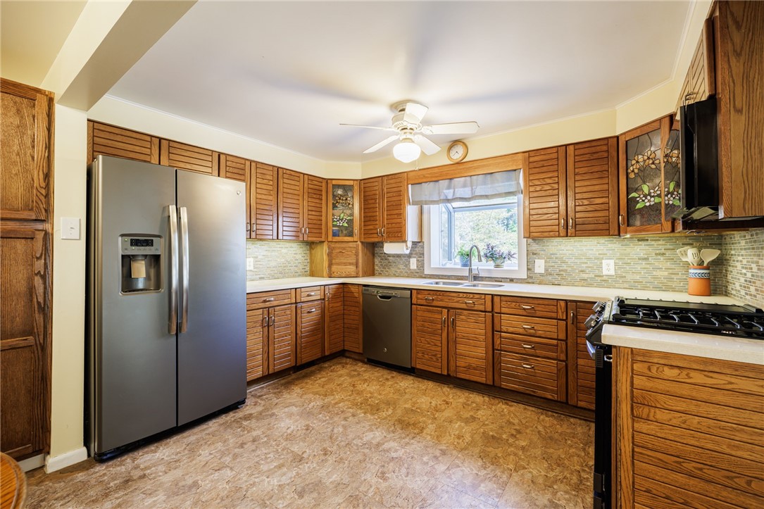 401 Hinchey Road Gates, NY 14624 - Photo 8 of 34