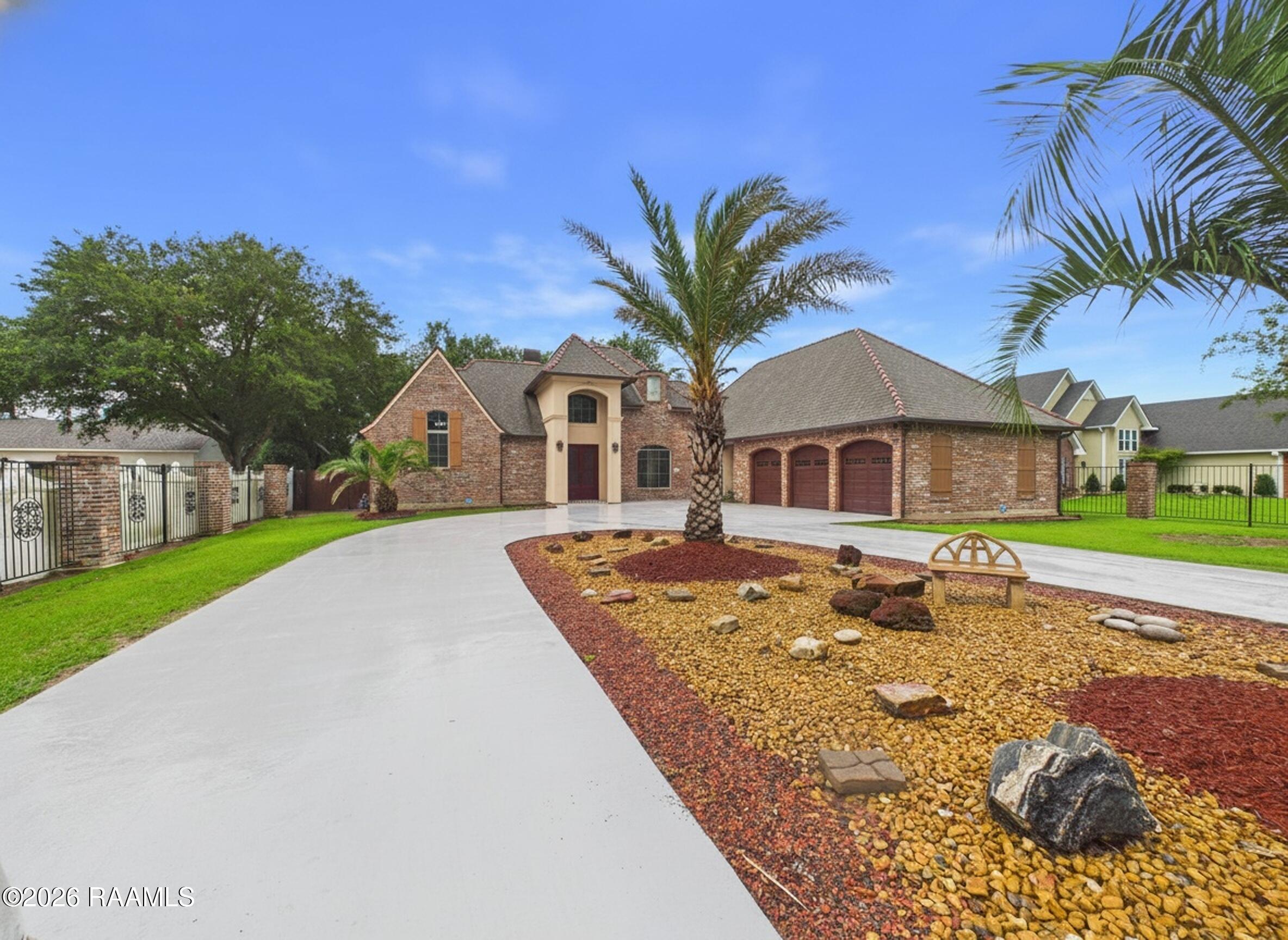 2406 Belle Ruelle Street New Iberia, LA 70563 - Photo 3 of 46